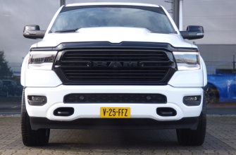 Dodge Ram 1500 5.7 V8 4x4 Crew Cab Laramie Night-Full Options-
