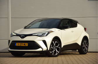 Toyota C-HR 2.0 Hybrid Bi-Tone