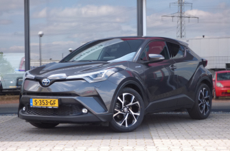 Toyota C-HR 1.8 Hybrid Dynamic | Trekhaak | Stoel-/Stuurverwarming| PDC v/a | AURCamera |