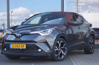 Toyota C-HR 1.8 Hybrid Dynamic | Trekhaak | Stoel-/Stuurverwarming| PDC v/a | AURCamera |